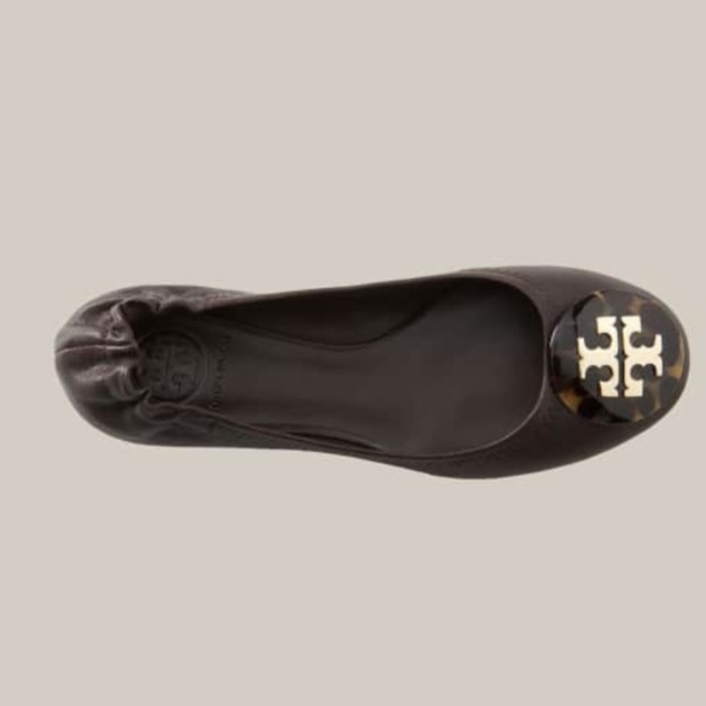 Rare Tory Burch Reva flats with tortoise logo